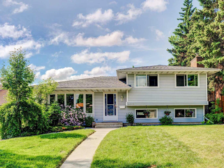 423 Brookmere Crescent SW, Calgary, AB, T2W 2R2