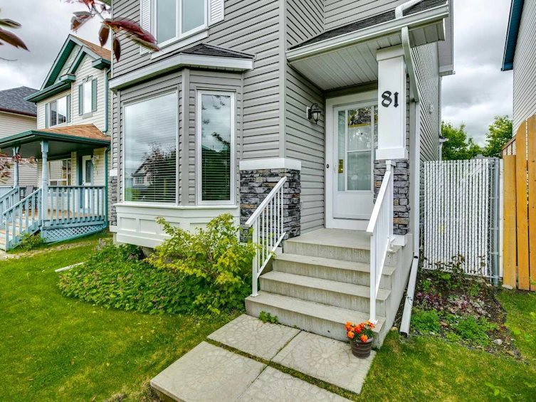 81 Bridlewood Manor SW, Calgary, AB, T2Y 3T4