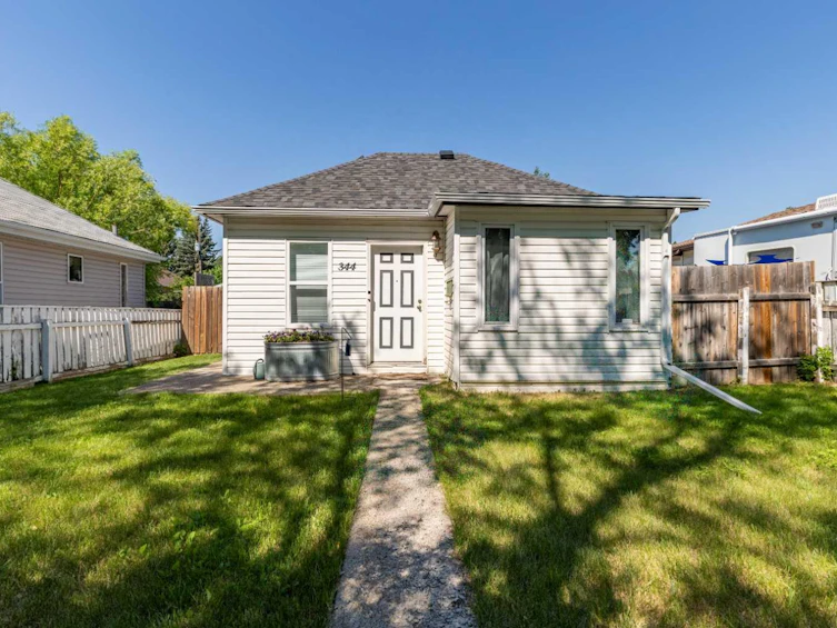 344 20 Street N, Lethbridge, AB, T1H 3M9