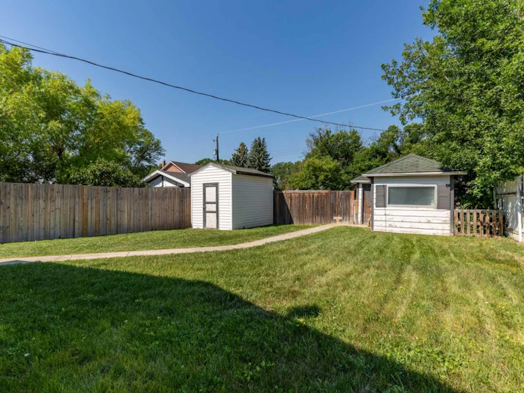 344 20 Street N, Lethbridge, AB, T1H 3M9 - 28