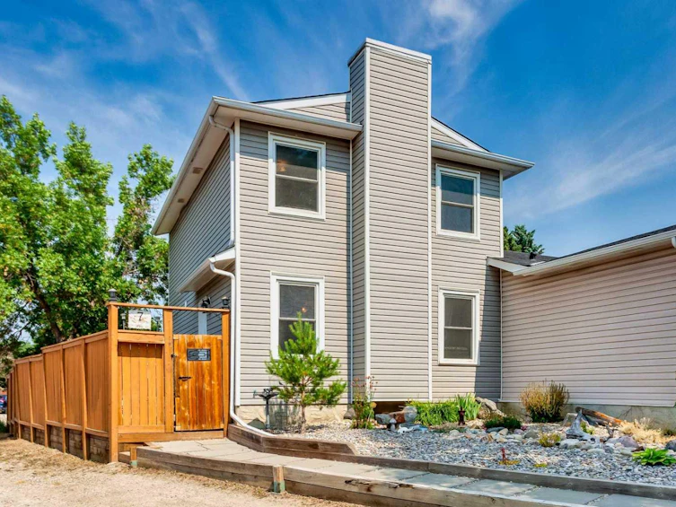7 Deerview Way SE, Calgary, AB, T2J 6B4