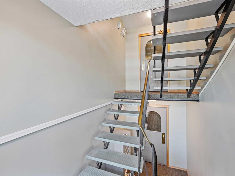 144-1435 7 Avenue NW, Calgary, AB, T2N 0Z3 - 5