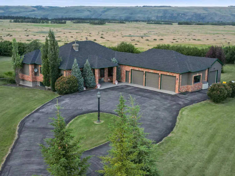 220 Country Lane Drive, Rural Rocky View County, AB, T3Z 1J4 - 2
