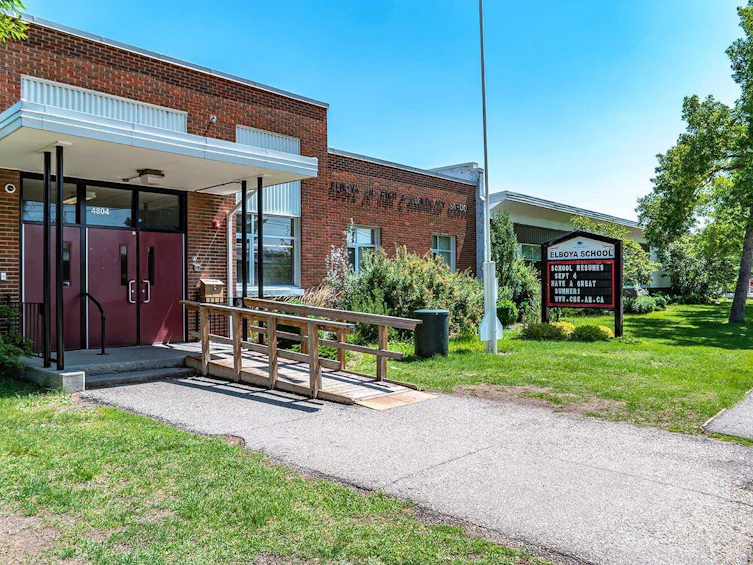 621 55 Avenue SW, Calgary, AB, T2V 0G2 - 42