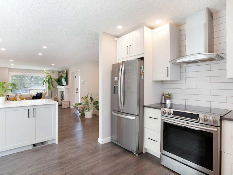 72 Strathcona Close SW, Calgary, AB, T3H 1L3 - 8