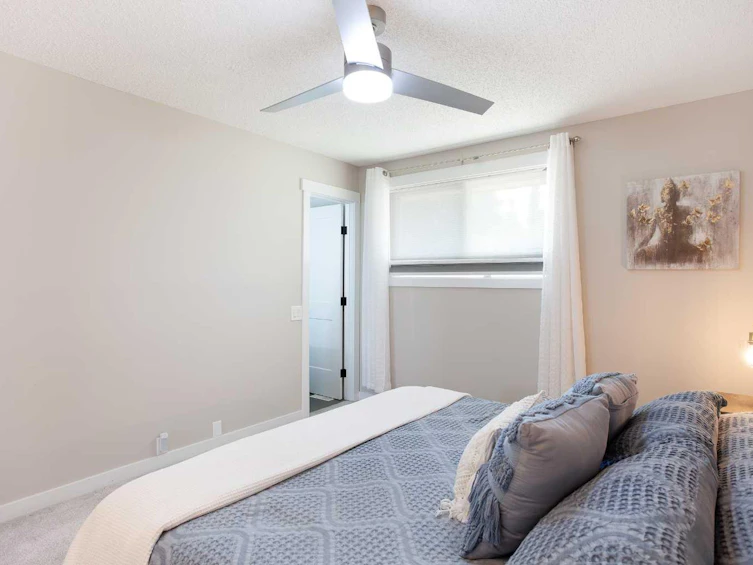 72 Strathcona Close SW, Calgary, AB, T3H 1L3 - 11