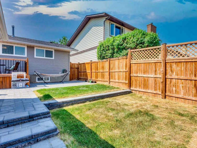 72 Strathcona Close SW, Calgary, AB, T3H 1L3 - 29