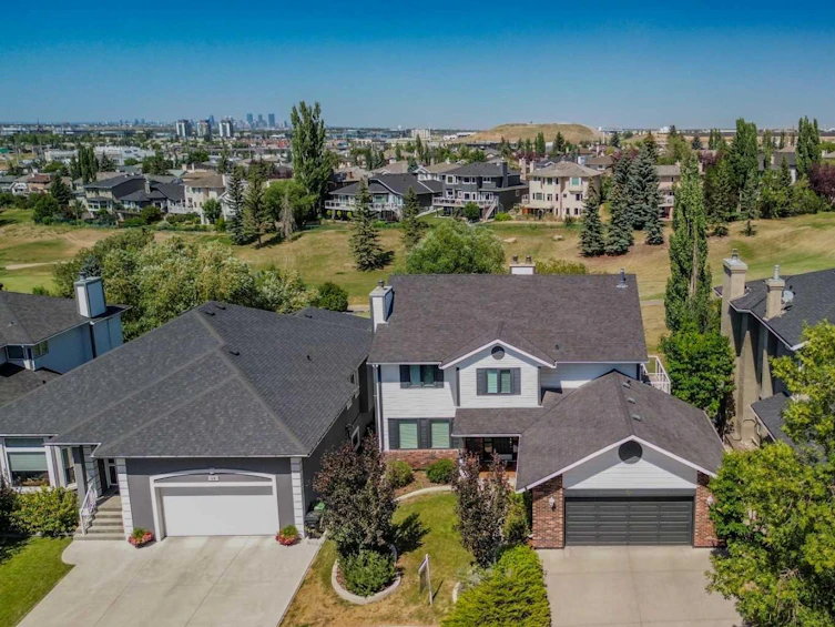 64 Douglas Woods View Southeast, Calgary, AB, T2Z 2A5