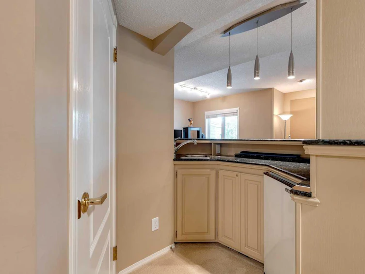 64 Douglas Woods View Southeast, Calgary, AB, T2Z 2A5 - 35