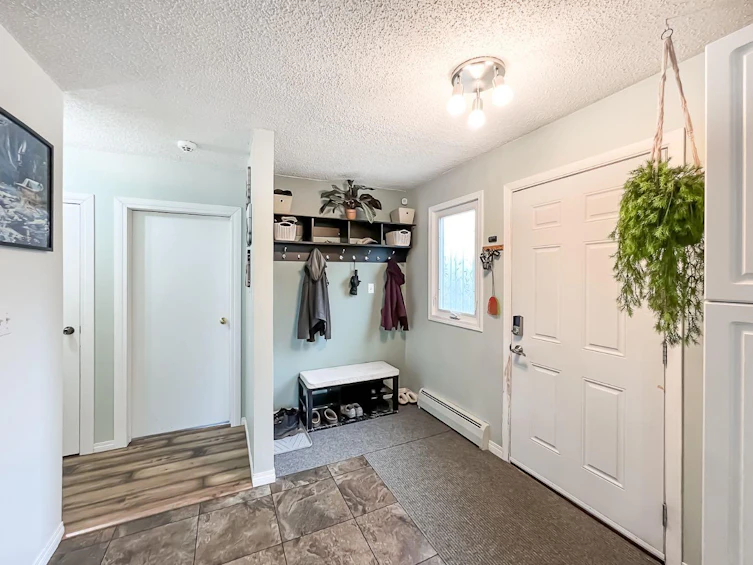 201 4 Avenue NE, Mclennan, AB, T0H 2L0 - 2