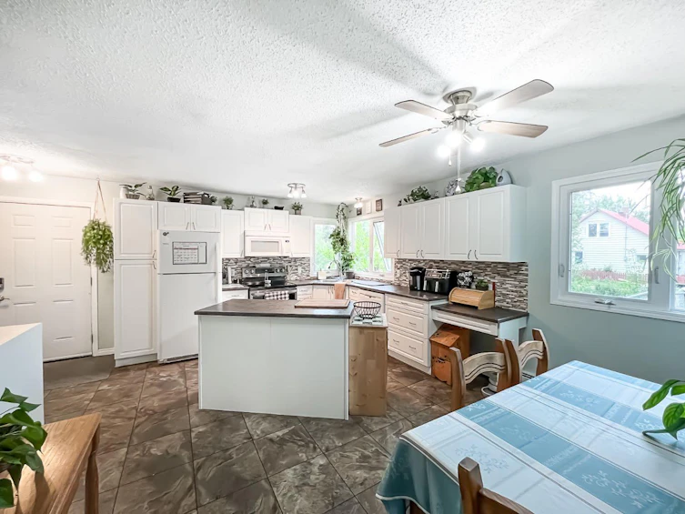 201 4 Avenue NE, Mclennan, AB, T0H 2L0 - 5