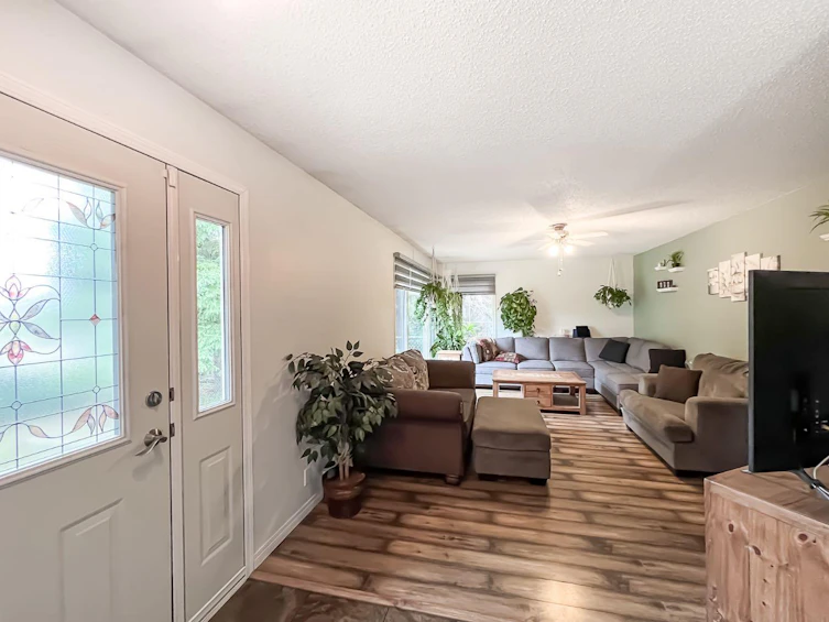 201 4 Avenue NE, Mclennan, AB, T0H 2L0 - 9