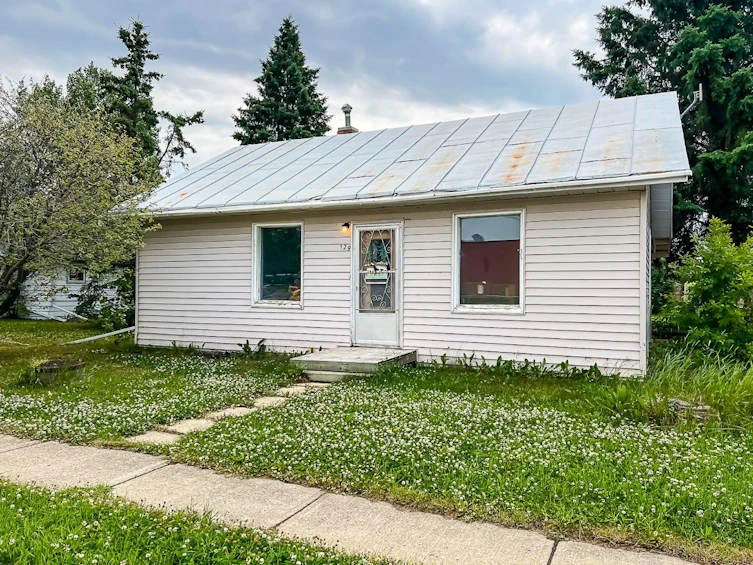 129 1 Avenue Southeast, Falher, AB, T0H 1M0 - 2