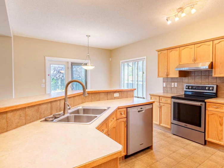 24 Thornfield Close Southeast, Airdrie, AB, T4A 2K7 - 4