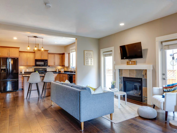 2-2332 2 Avenue NW, Calgary, AB, T2N 0H2 - 4