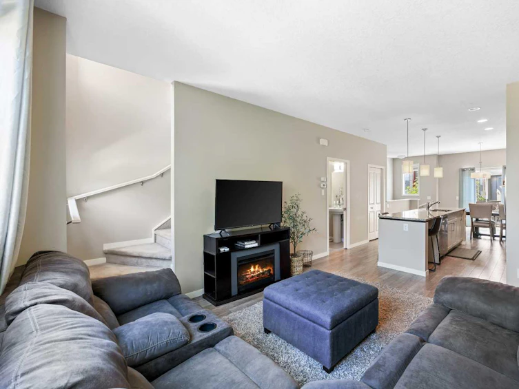 168 Copperpond Villas Southeast, Calgary, AB, T2Z 5B8 - 5