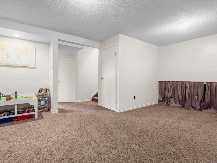85 Mcdougall Crescent, Red Deer, AB, T4R 1T2 - 39