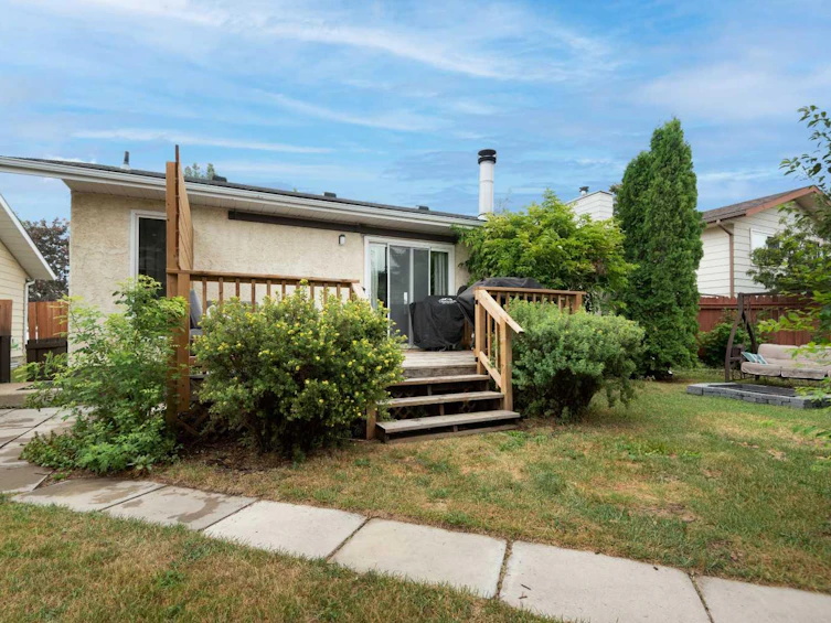 43 Castle Crescent, Red Deer, AB, T4P 2E8 - 2