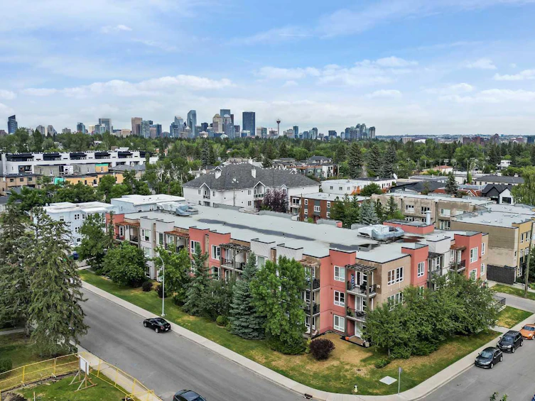 311-3600 15a Street SW, Calgary, AB, T2T 5P8 - 2