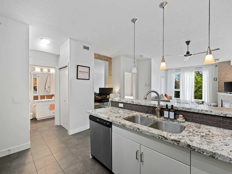 311-3600 15a Street SW, Calgary, AB, T2T 5P8 - 10