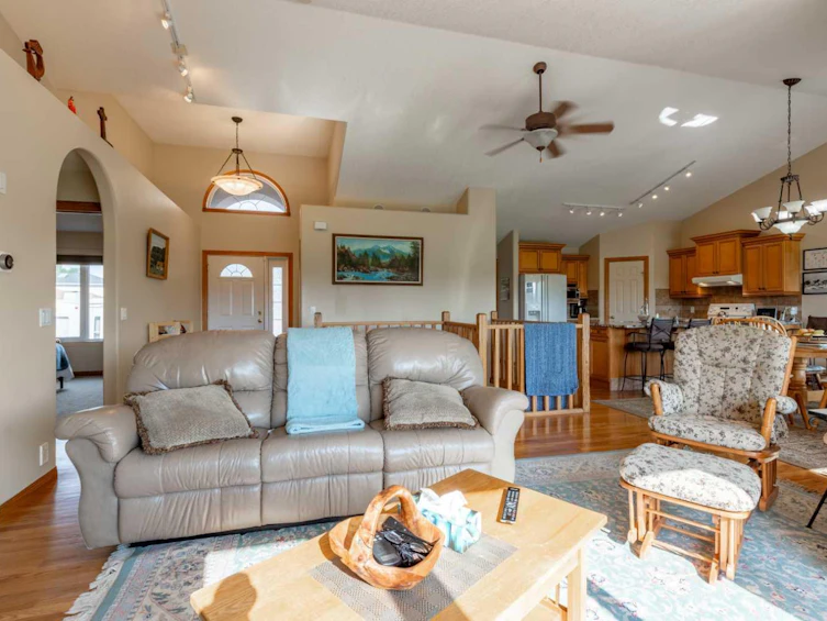 82 St James Crescent N, Lethbridge, AB, T1H 6M5 - 6