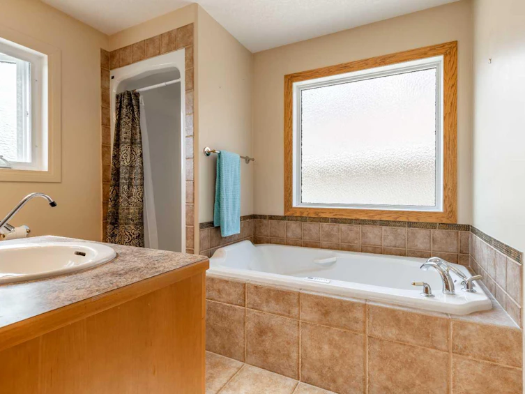 82 St James Crescent N, Lethbridge, AB, T1H 6M5 - 23