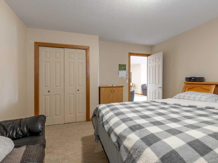 82 St James Crescent N, Lethbridge, AB, T1H 6M5 - 32