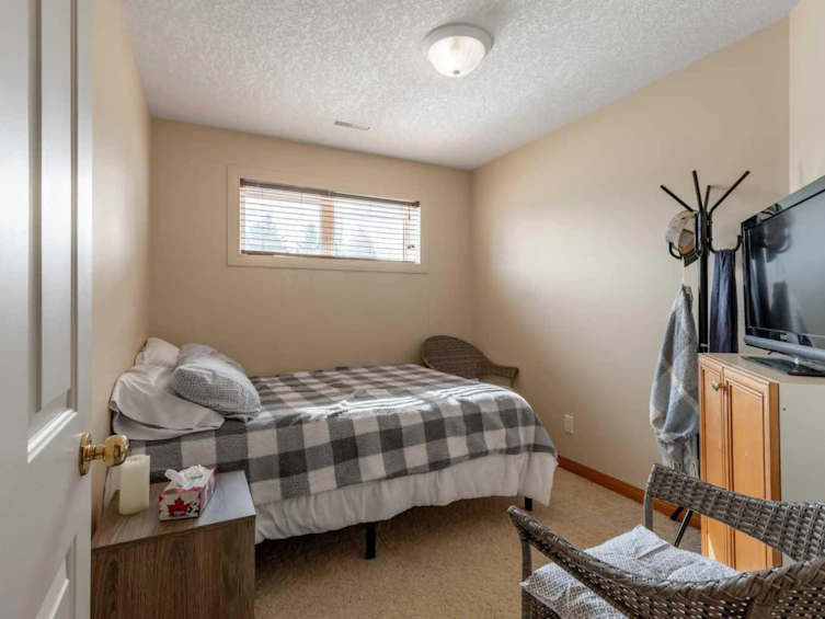 82 St James Crescent N, Lethbridge, AB, T1H 6M5 - 33