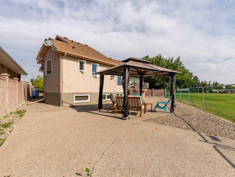 82 St James Crescent N, Lethbridge, AB, T1H 6M5 - 44