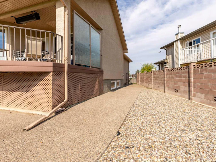 82 St James Crescent N, Lethbridge, AB, T1H 6M5 - 46