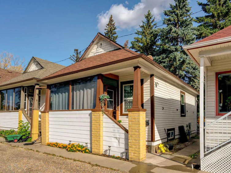 6 New Place SE, Calgary, AB, T2G 3Y2 - 2