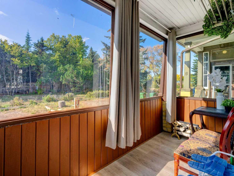 6 New Place SE, Calgary, AB, T2G 3Y2 - 4