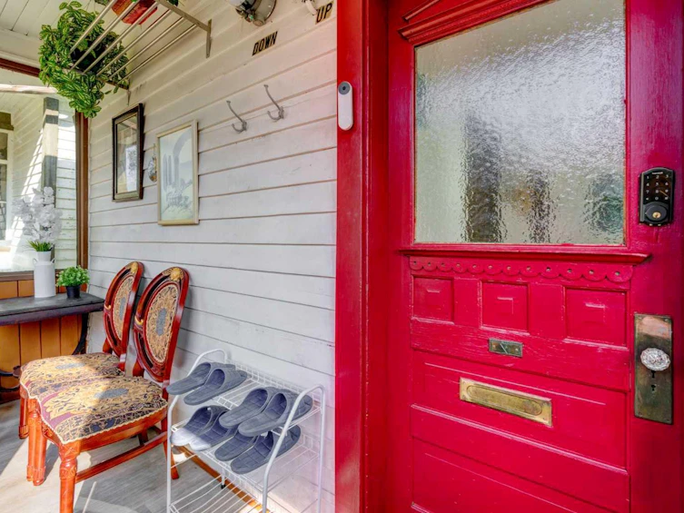 6 New Place SE, Calgary, AB, T2G 3Y2 - 6