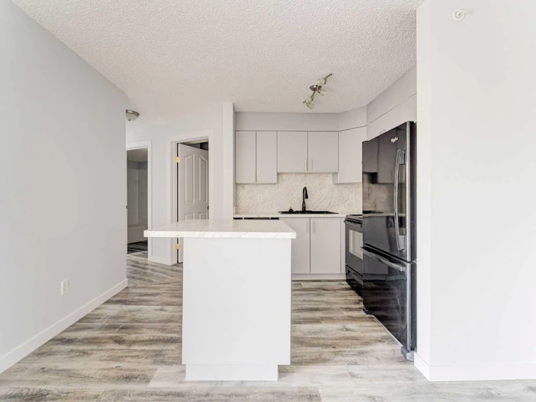 403-6000 Somervale Court SW, Calgary, AB, T2Y 4J4 - 5