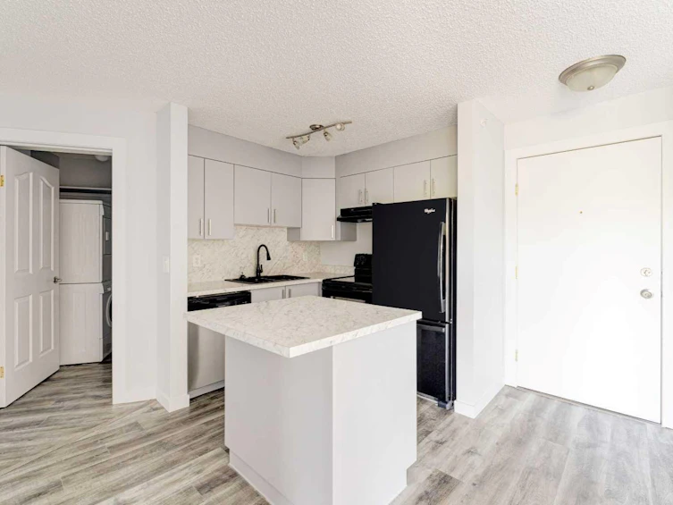 403-6000 Somervale Court SW, Calgary, AB, T2Y 4J4 - 6