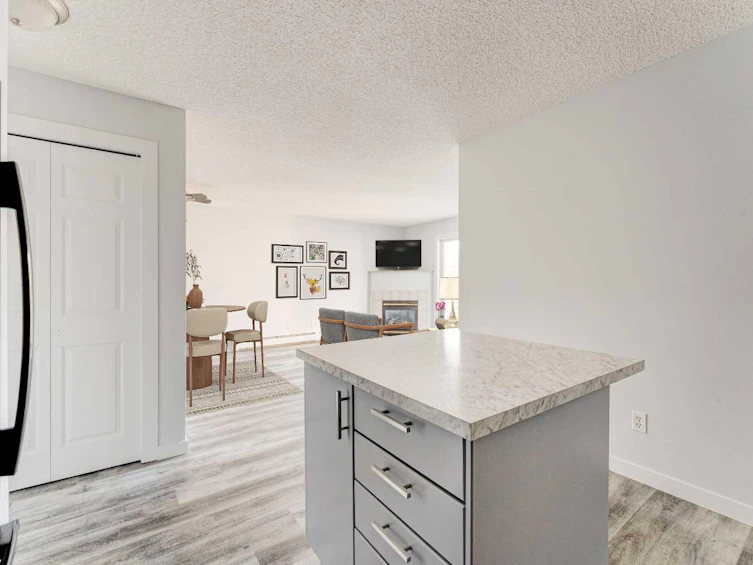 403-6000 Somervale Court SW, Calgary, AB, T2Y 4J4 - 10