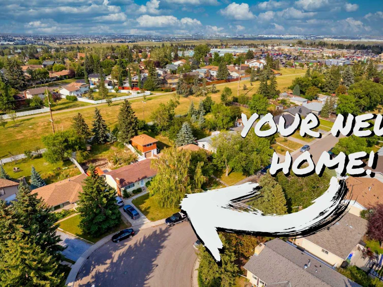 744 Hunterston Crescent NW, Calgary, AB, T2K 4N2