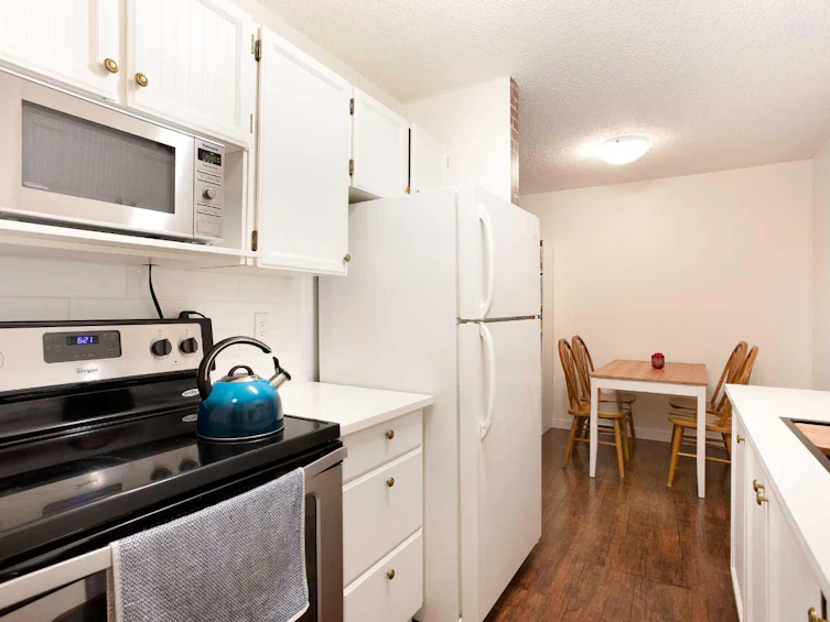 108-816 89 Avenue SW, Calgary, AB, T2V 4N8 - 10