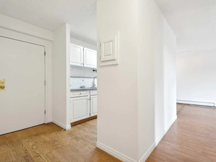 415-3420 50 Street NW, Calgary, AB, T3A 2E1 - 4