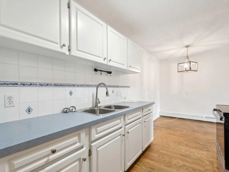 415-3420 50 Street NW, Calgary, AB, T3A 2E1 - 6