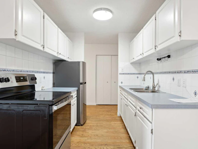 415-3420 50 Street NW, Calgary, AB, T3A 2E1 - 8