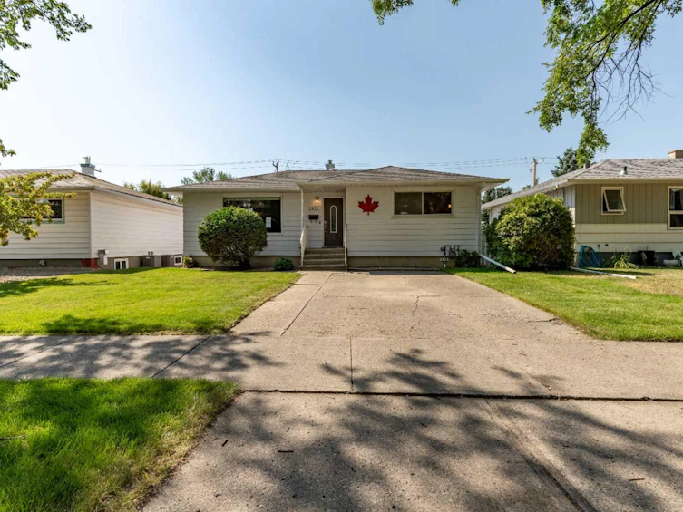 2022 10 Avenue S, Lethbridge, AB, T1K 0C1