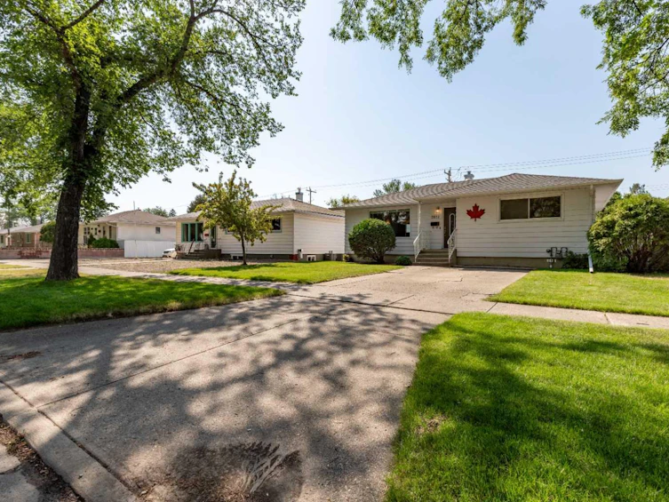 2022 10 Avenue S, Lethbridge, AB, T1K 0C1 - 2