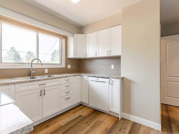 2022 10 Avenue S, Lethbridge, AB, T1K 0C1 - 11