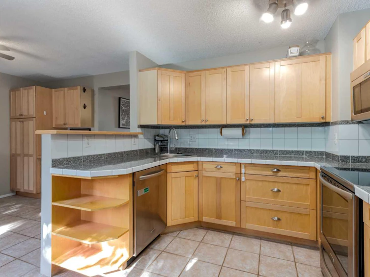 35-3302 50 Street NW, Calgary, AB, T3A 2C6 - 6