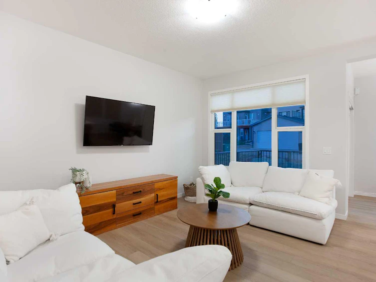 377 Edith Road NW, Calgary, AB, T3R 1Y9 - 8