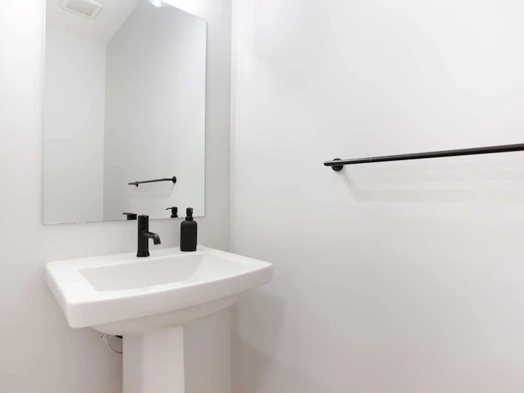 377 Edith Road NW, Calgary, AB, T3R 1Y9 - 13