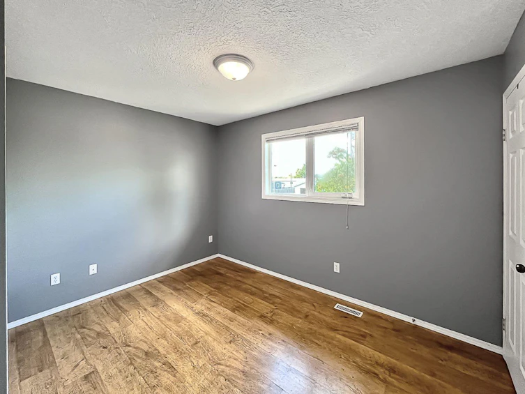 101 1st Avenue NE, Mclennan, AB, T0H 2L0 - 11