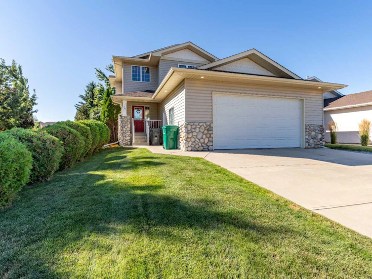 16 Rivercrest Court W, Lethbridge, AB, T1K 7P3 - 2