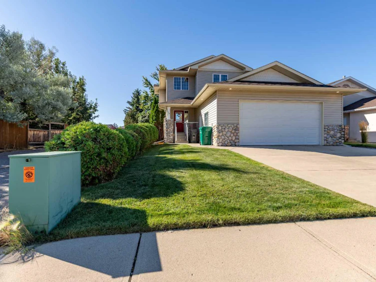 16 Rivercrest Court W, Lethbridge, AB, T1K 7P3 - 3